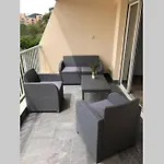 Spacieux Studio Entierement Renove