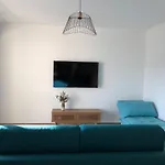 Spacieux Studio Entierement Renove